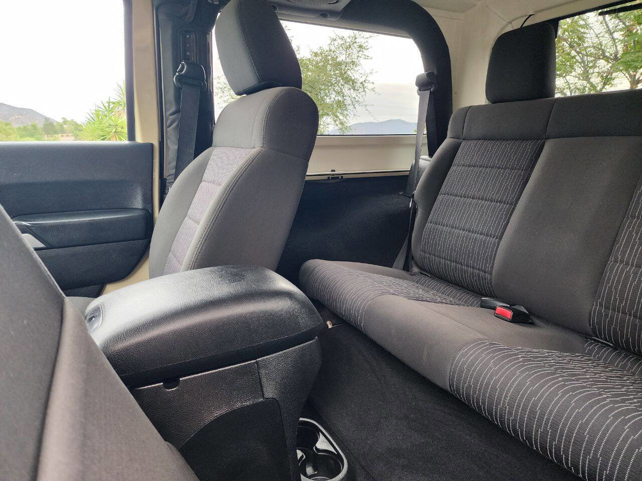 Used 2011 Jeep Wrangler Sahara w/ Dual Top Group image 26