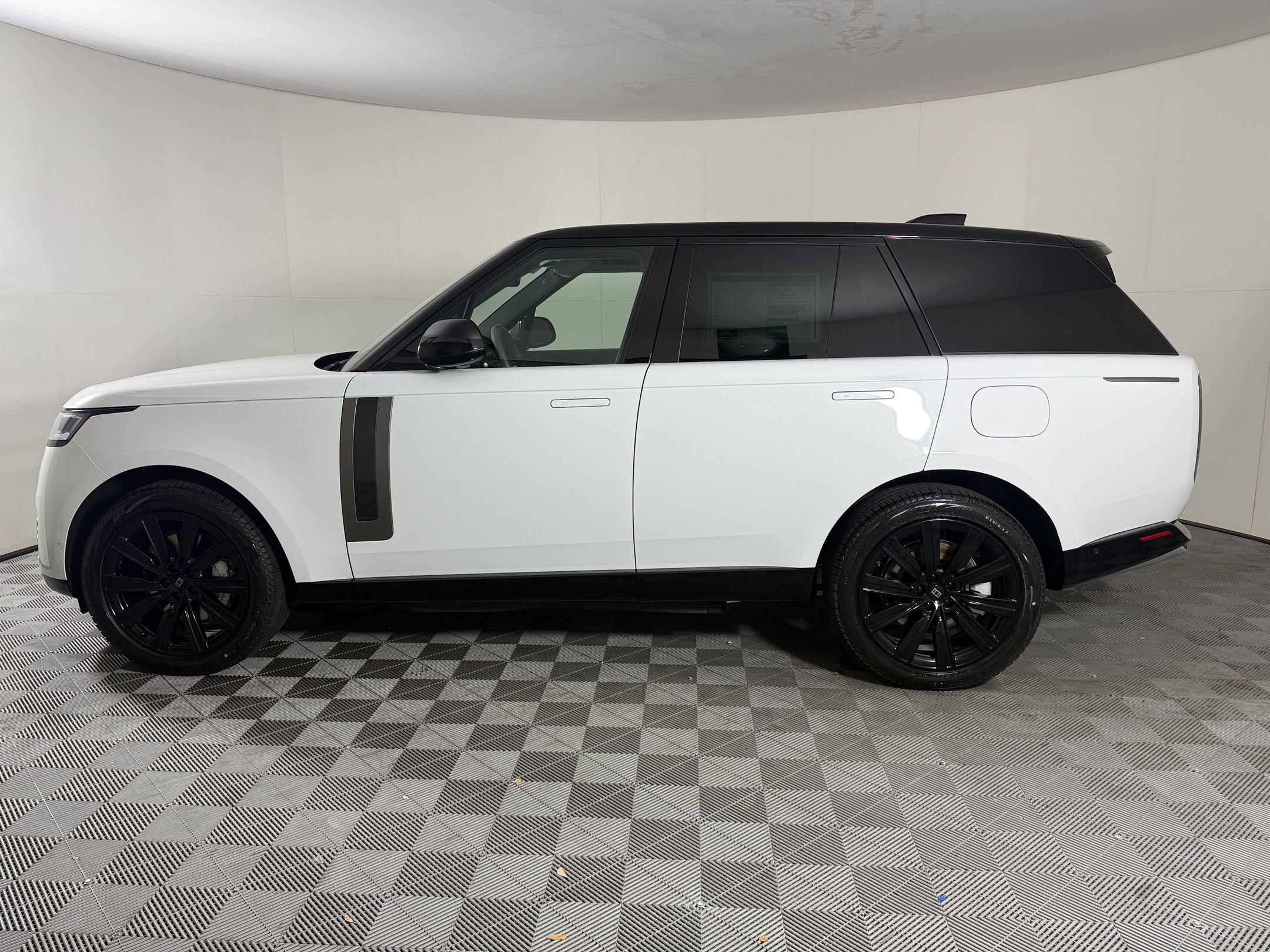 New 2027 Land Rover Range Rover SE AWD/4WD image 2