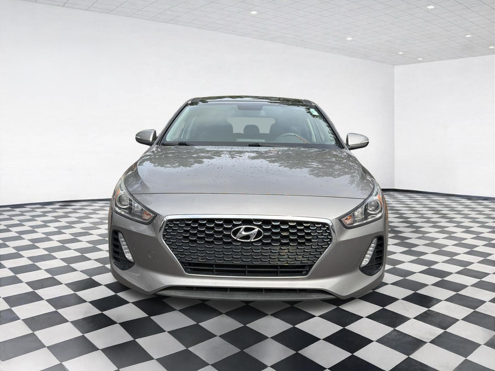 Used 2020 Hyundai Elantra GT w/ Style Package 02 FWD image 2