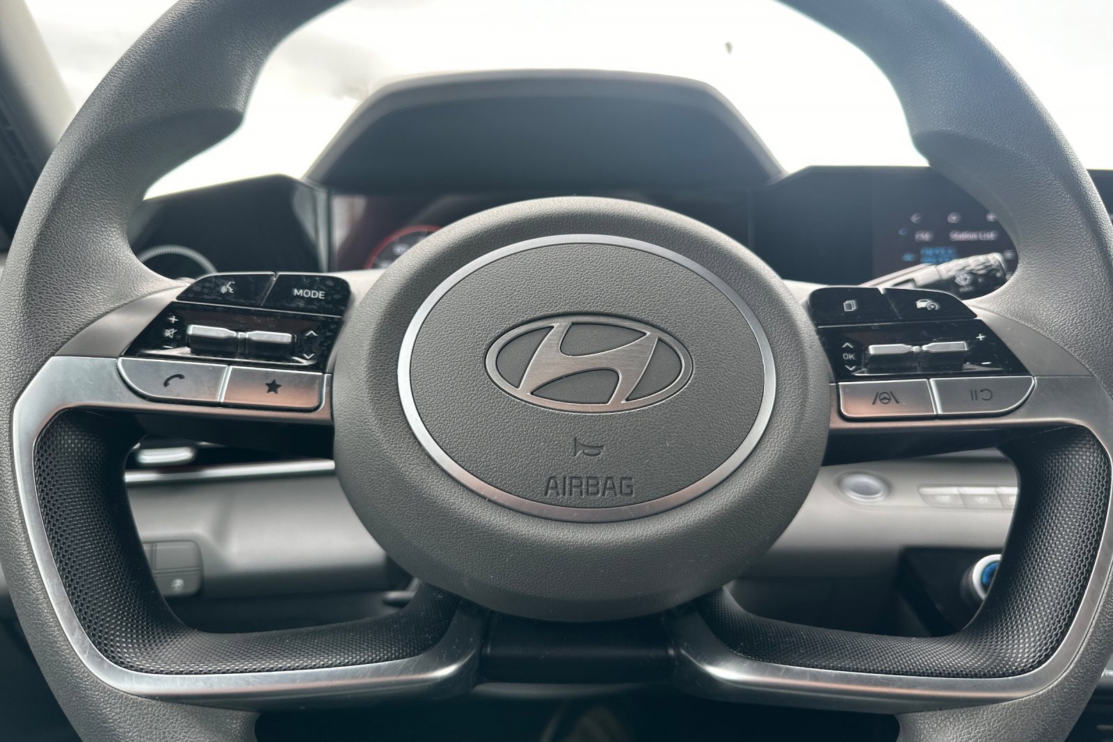 Certified 2024 Hyundai Elantra Blue FWD image 23