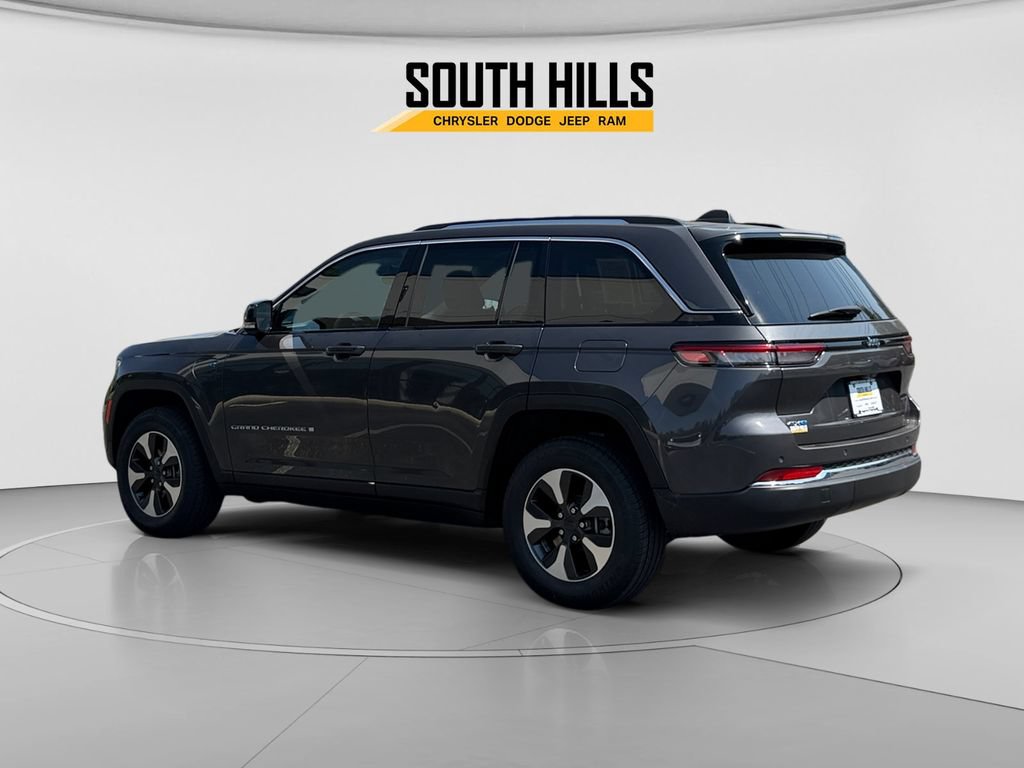 Used 2023 Jeep Grand Cherokee 4WD 4xe image 3