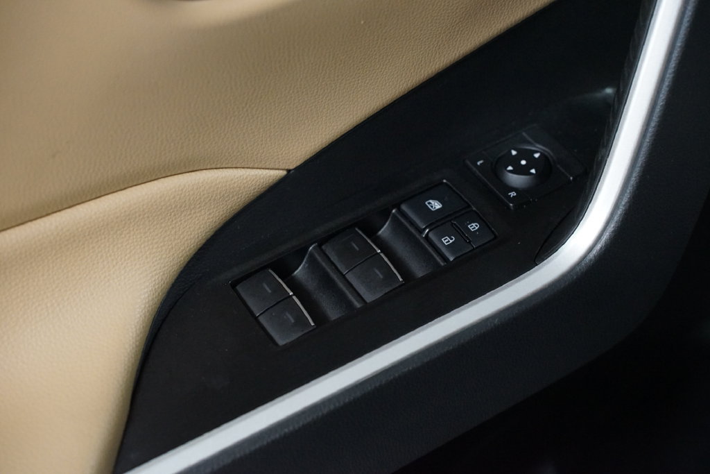 Used 2022 Toyota RAV4 XLE Premium FWD image 30