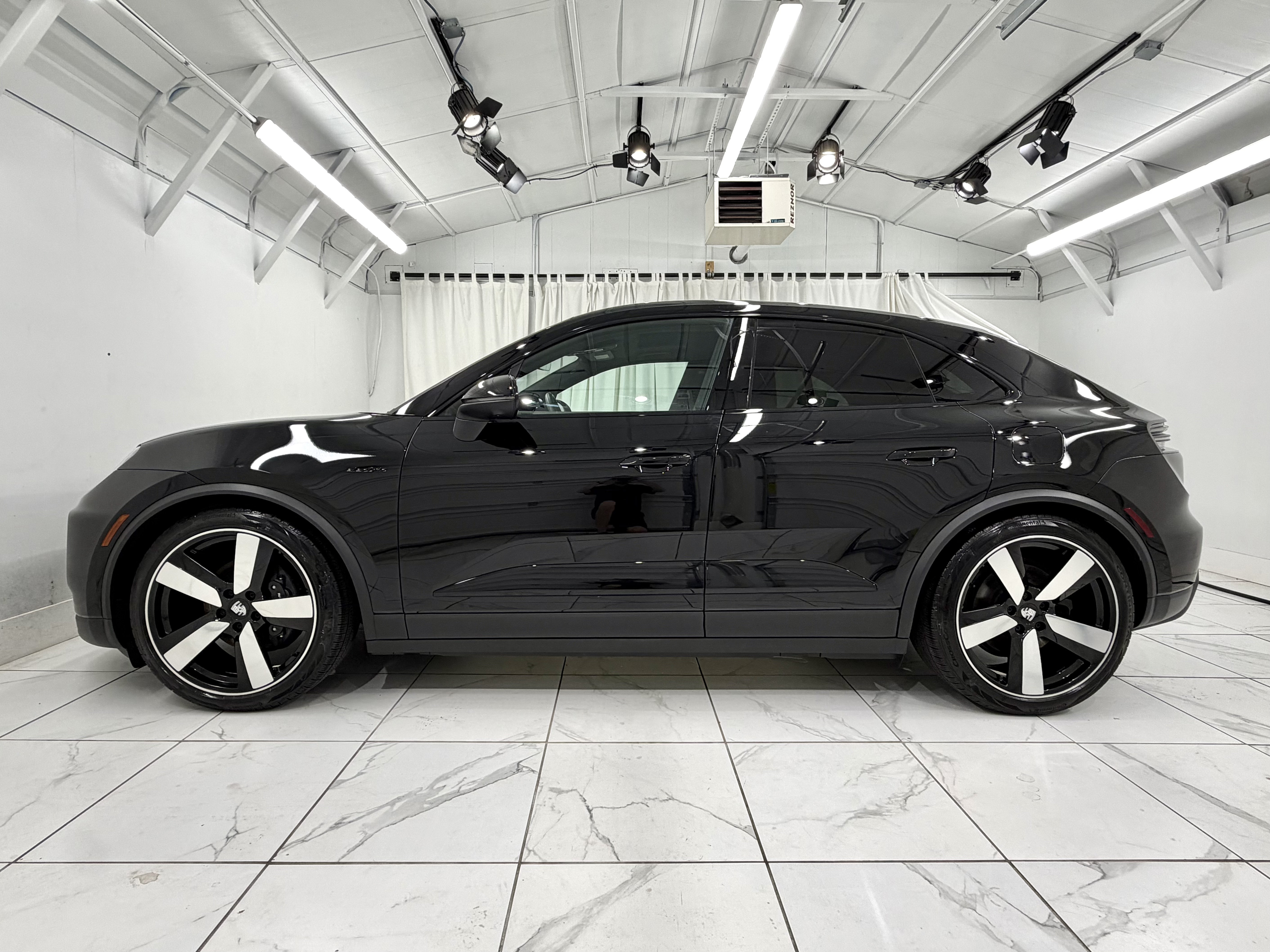 Certified 2025 Porsche Macan Electric RWD image 15