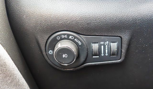 Used 2022 Jeep Compass Latitude image 36