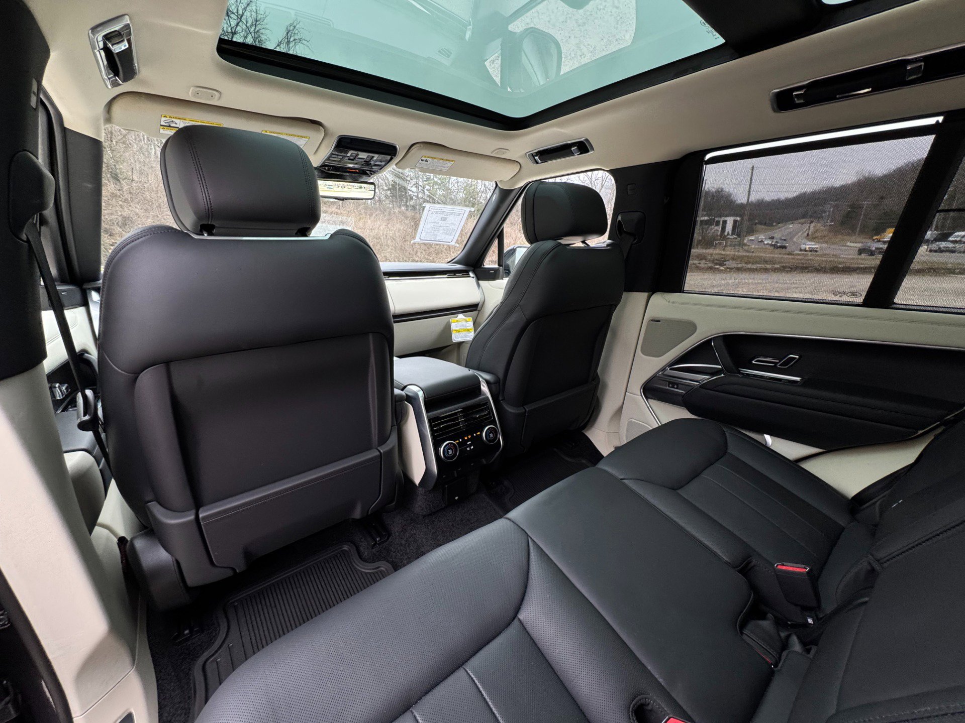 Used 2024 Land Rover Range Rover SE image 43