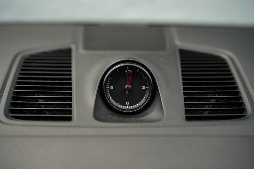 Used 2022 Porsche Cayenne Platinum Edition image 31