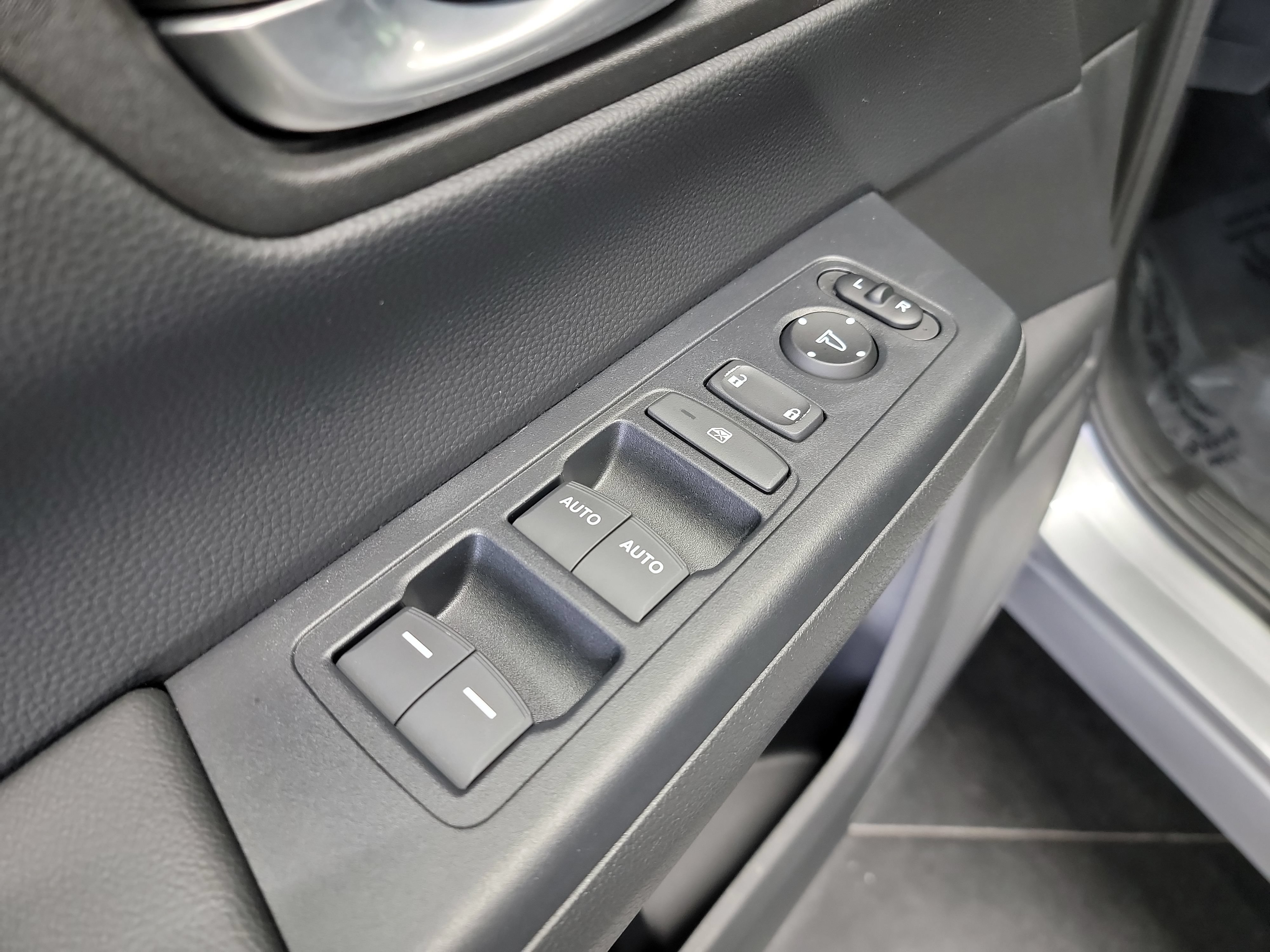 Used 2024 Honda CR-V EX image 16