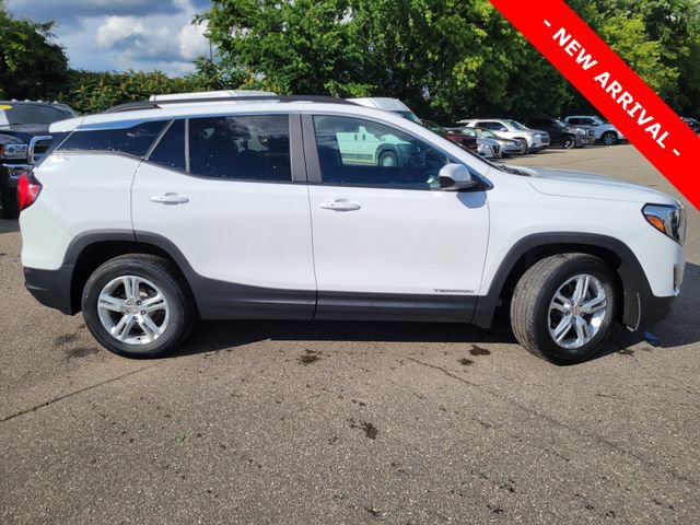 Used 2021 GMC Terrain SLE w/ Driver Convenience Package AWD/4WD image 2