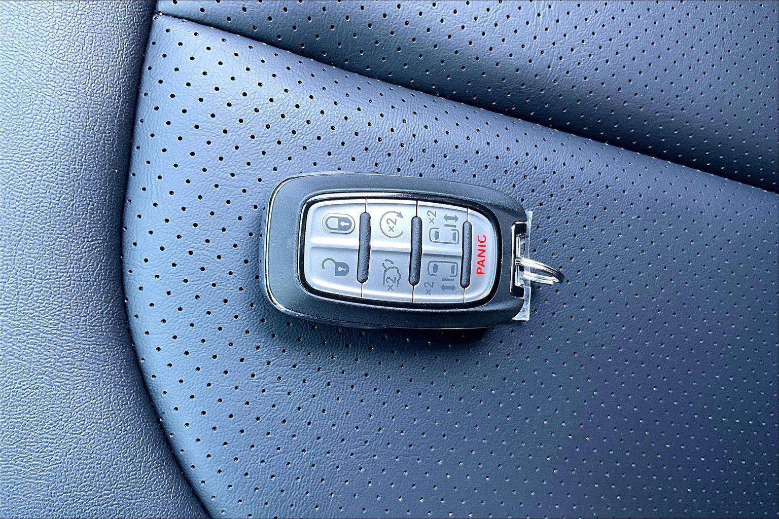 Used 2026 Chrysler Voyager LX FWD image 12