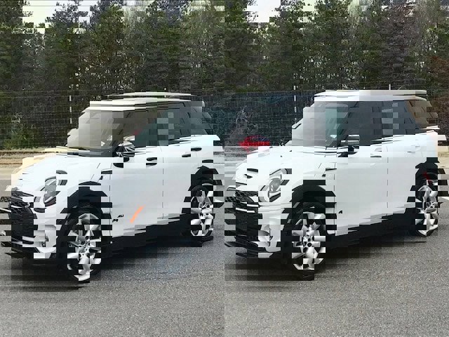 Used 2024 MINI Cooper Clubman S image 1