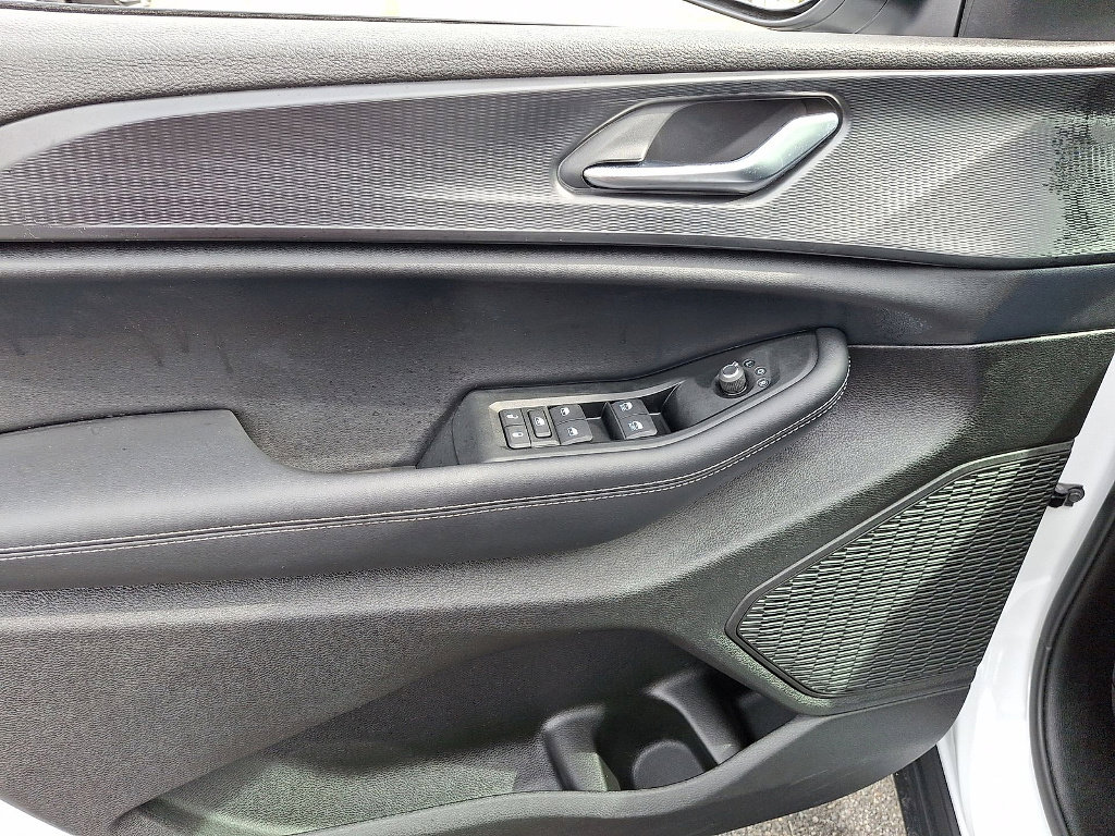 Used 2025 Jeep Grand Cherokee Laredo w/ MOPAR Finishing Package image 10