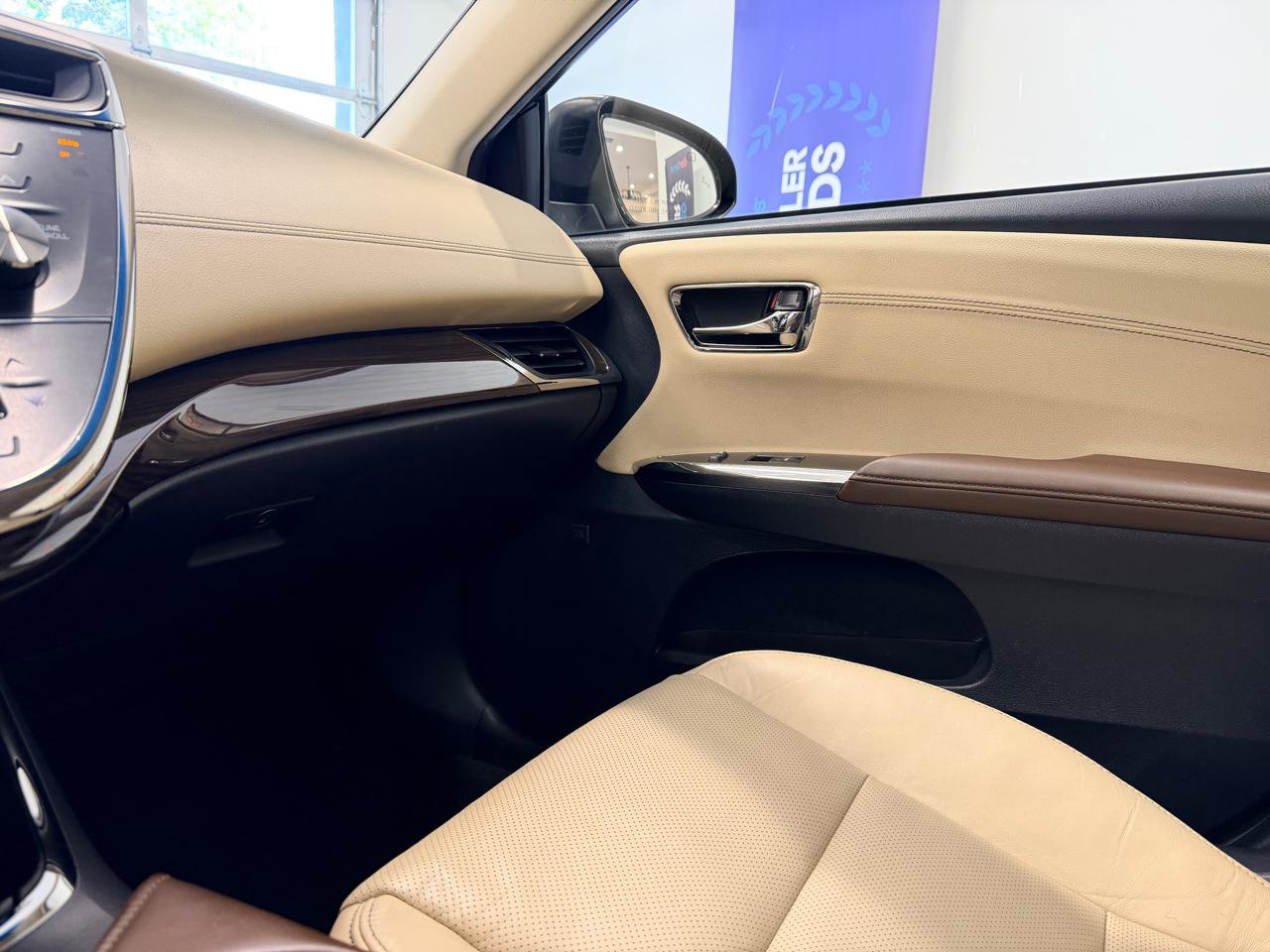 Used 2015 Toyota Avalon Limited FWD image 45