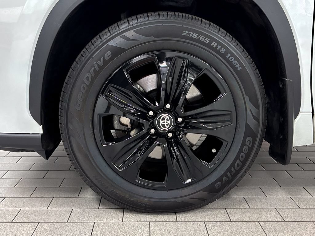 Used 2022 Toyota Highlander XLE AWD/4WD image 49