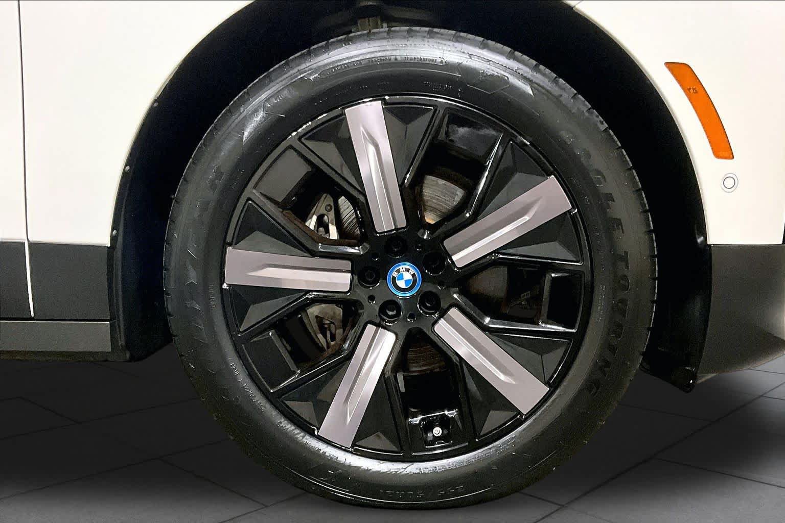 Used 2024 BMW iX xDrive50 AWD/4WD image 10