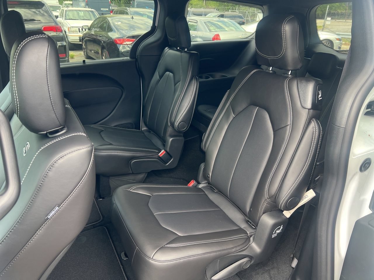 New 2026 Chrysler Pacifica Select w/ S Appearance Package FWD image 17