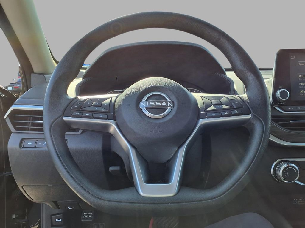 Used 2025 Nissan Altima 2.5 SV image 14