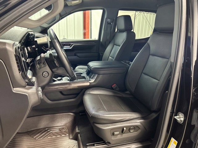 Used 2023 Chevrolet Silverado 1500 LTZ w/ Technology Package AWD/4WD image 13