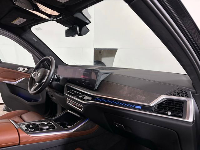 Used 2025 BMW X7 M60i AWD/4WD image 23