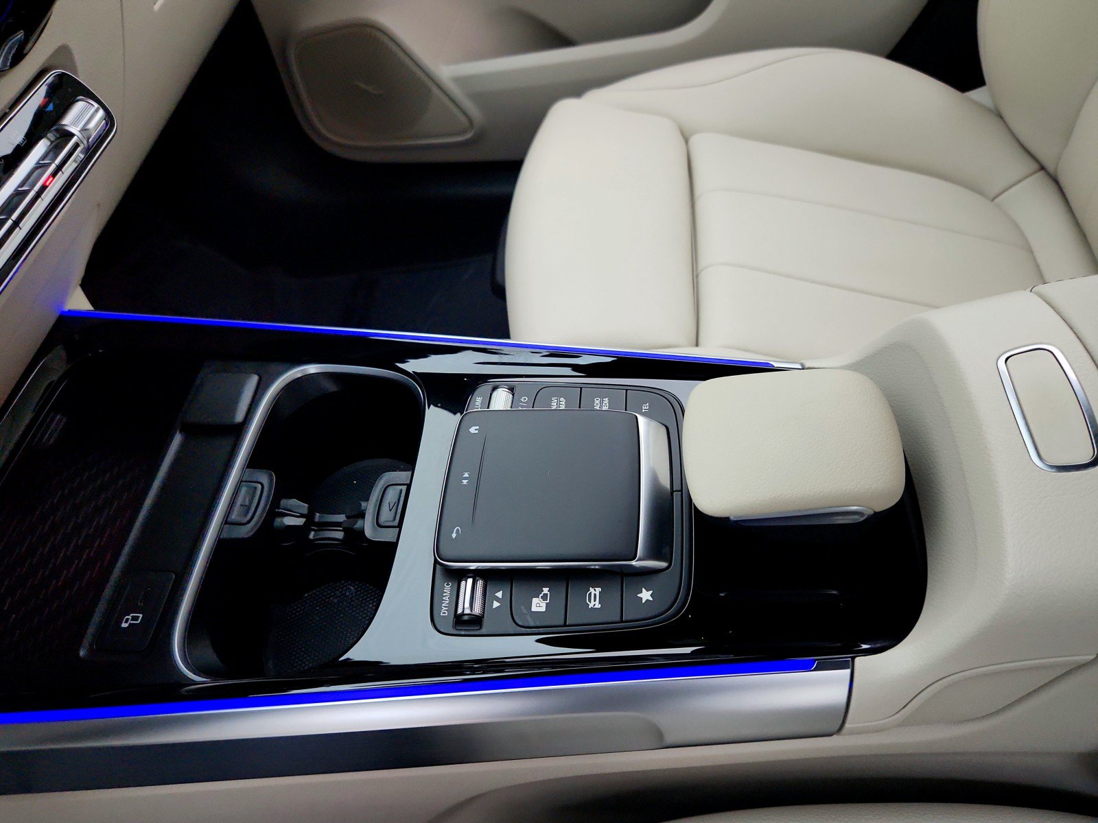 Certified 2023 Mercedes-Benz EQB 300 4MATIC image 17