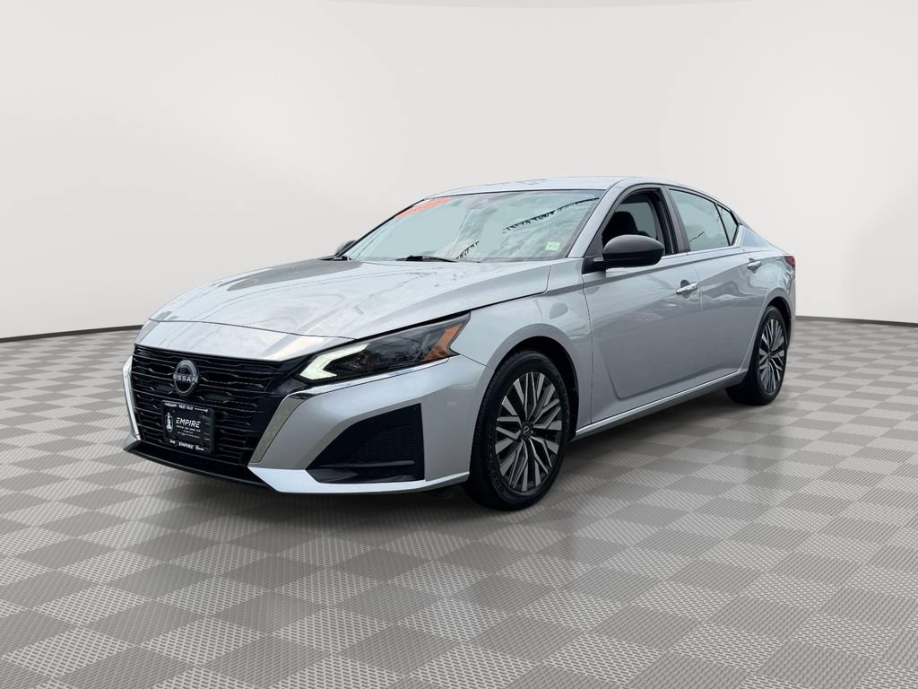 Used 2024 Nissan Altima 2.5 SV FWD image 3