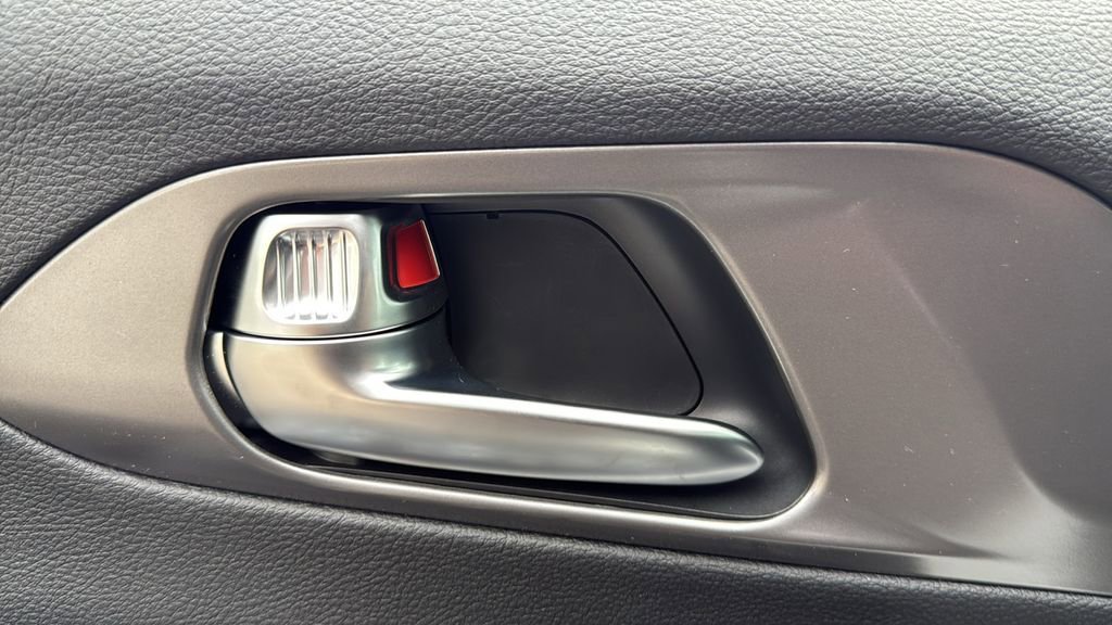 New 2026 Chrysler Voyager LX image 19