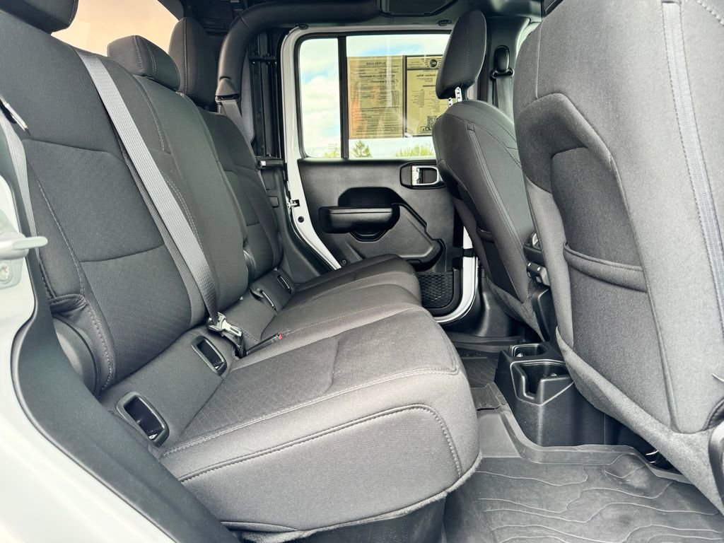 Used 2022 Jeep Gladiator Sport AWD/4WD image 15