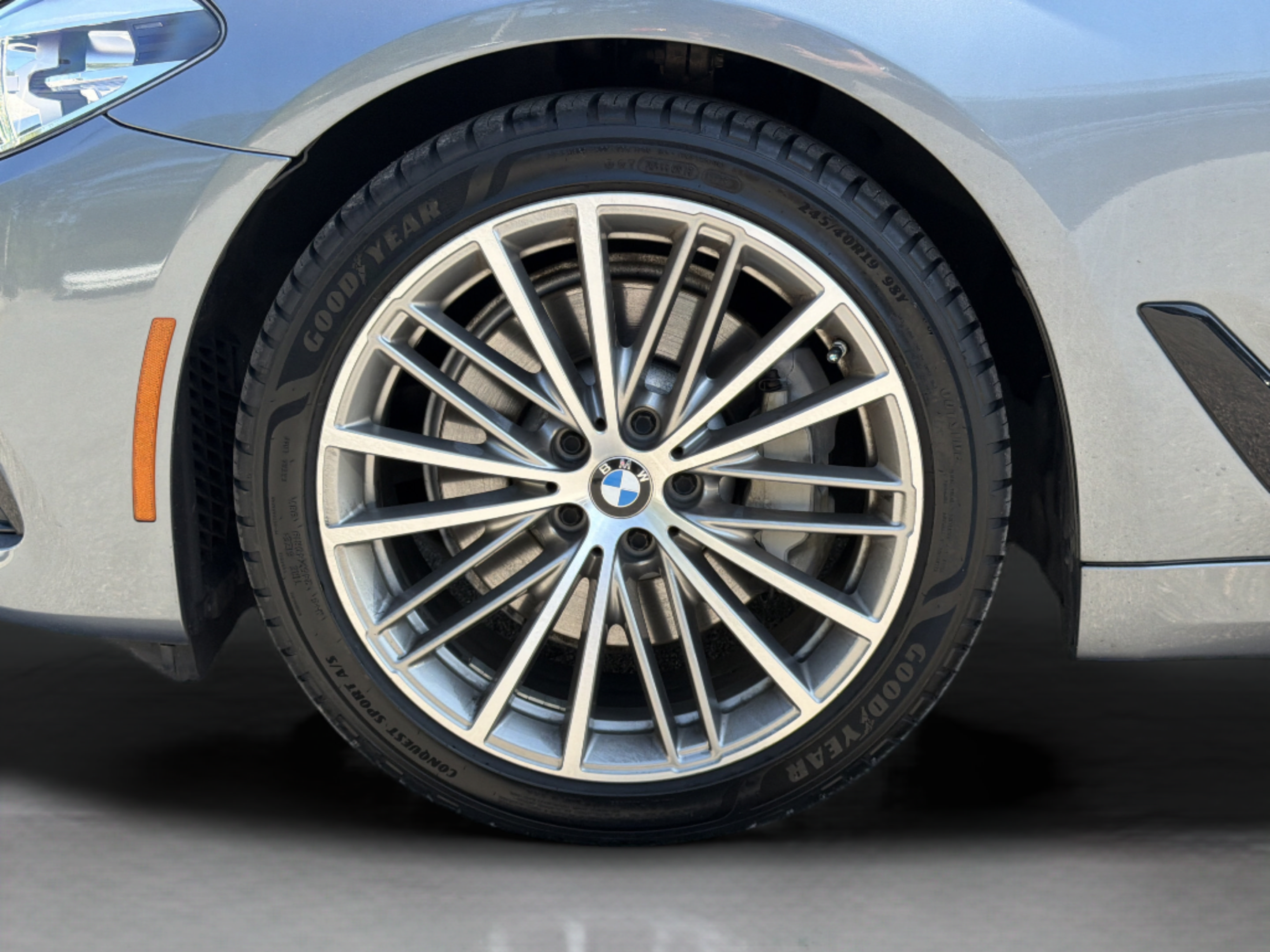 Used 2018 BMW 530i w/ Premium Package RWD image 30
