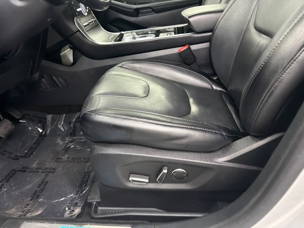 Used 2019 Ford Edge Titanium image 10