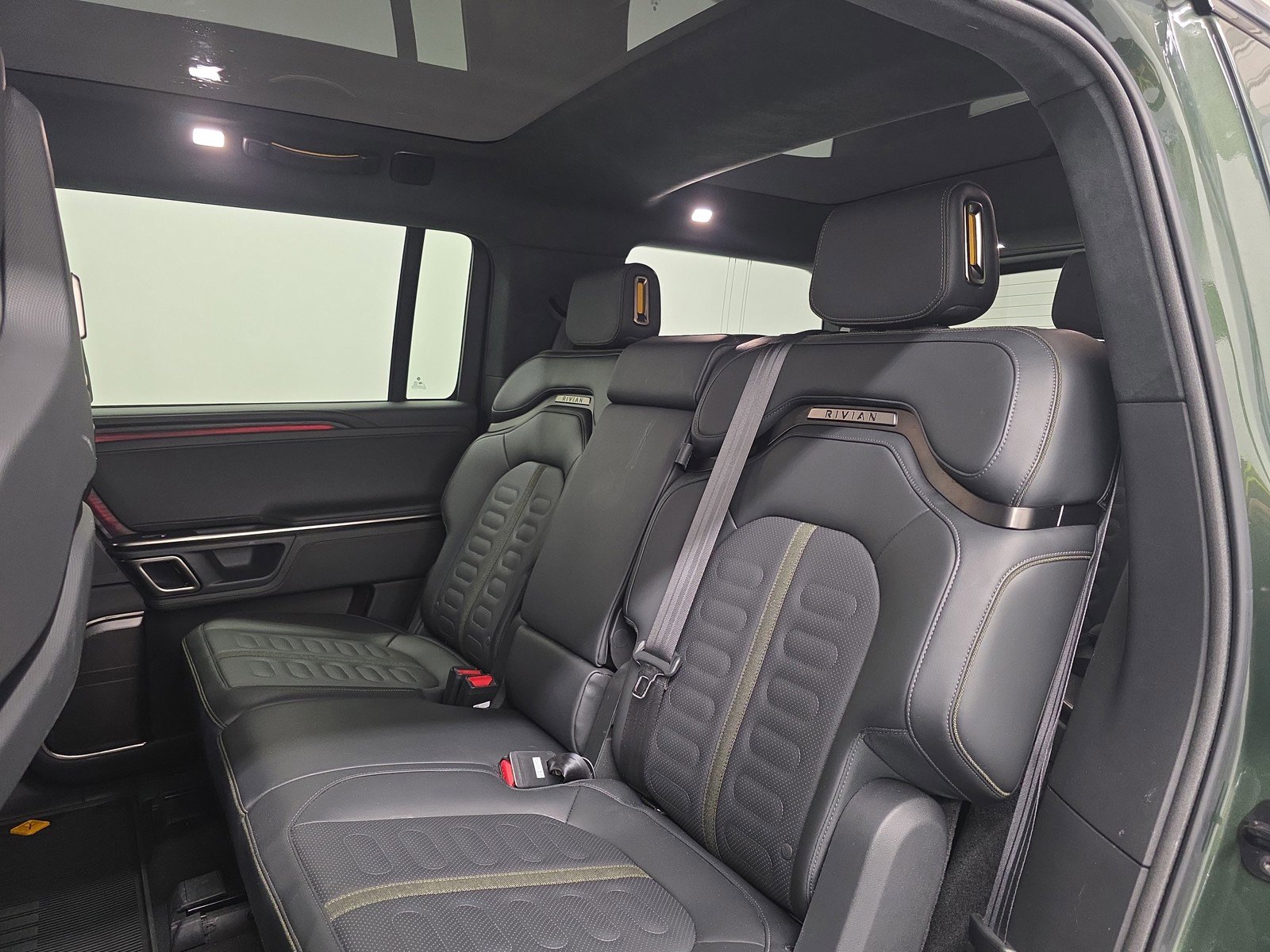 Used 2024 Rivian R1S Adventure AWD/4WD image 21