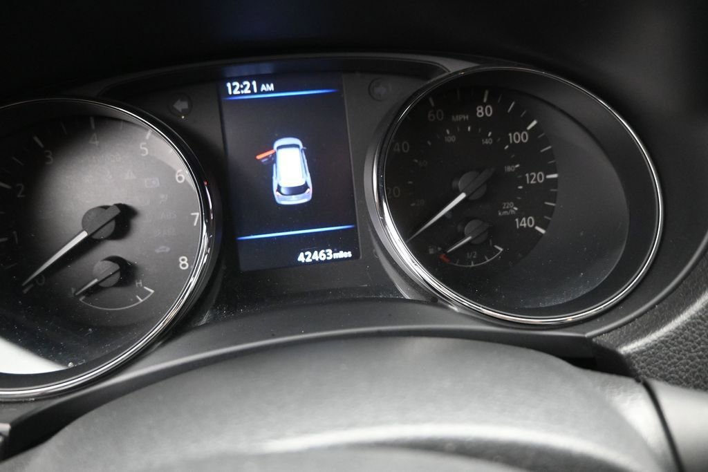 Used 2020 Nissan Rogue S w/ Special Edition Package FWD image 12