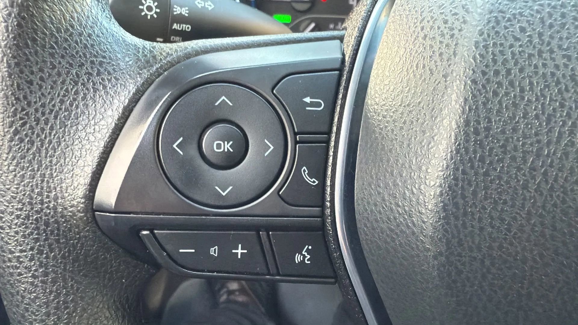 Used 2020 Toyota Camry LE image 12