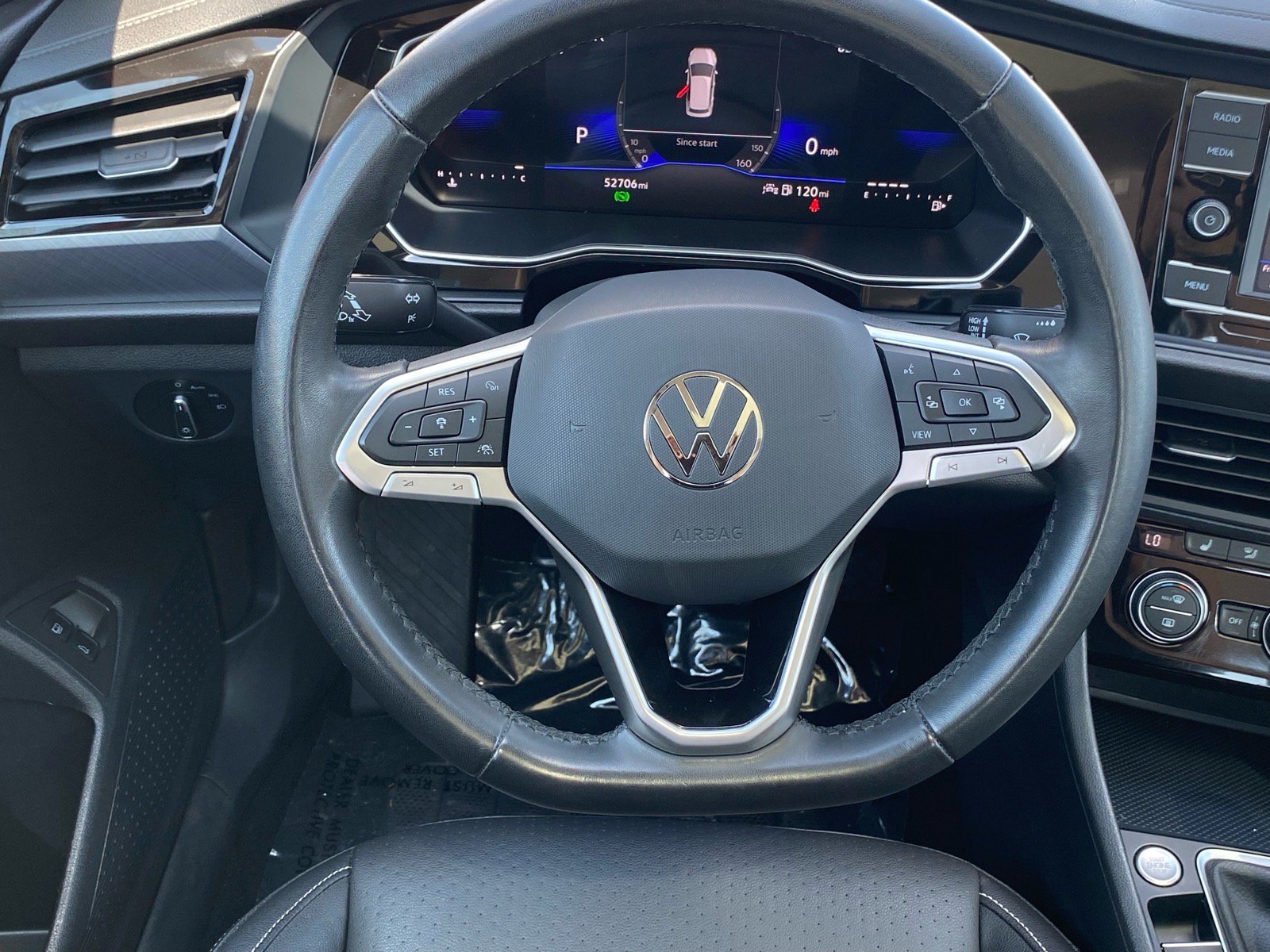 Certified 2024 Volkswagen Jetta SE w/ Panoramic Sunroof Package FWD image 5