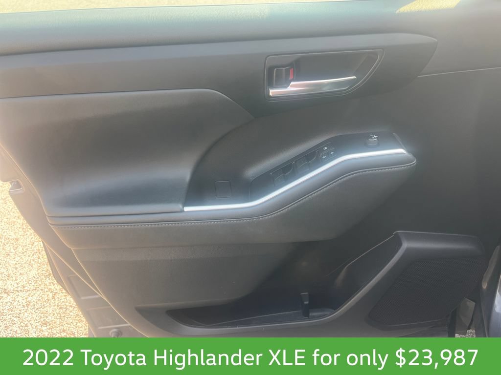 Used 2022 Toyota Highlander XLE AWD/4WD image 11