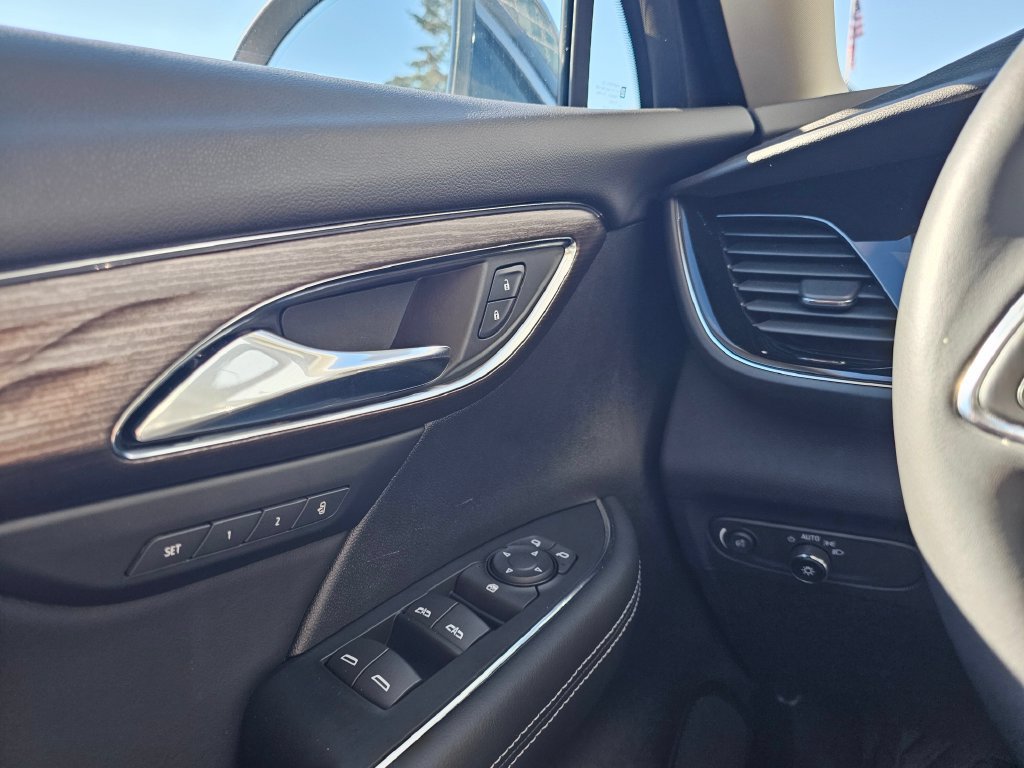 Used 2023 Buick Envision Avenir AWD/4WD image 34