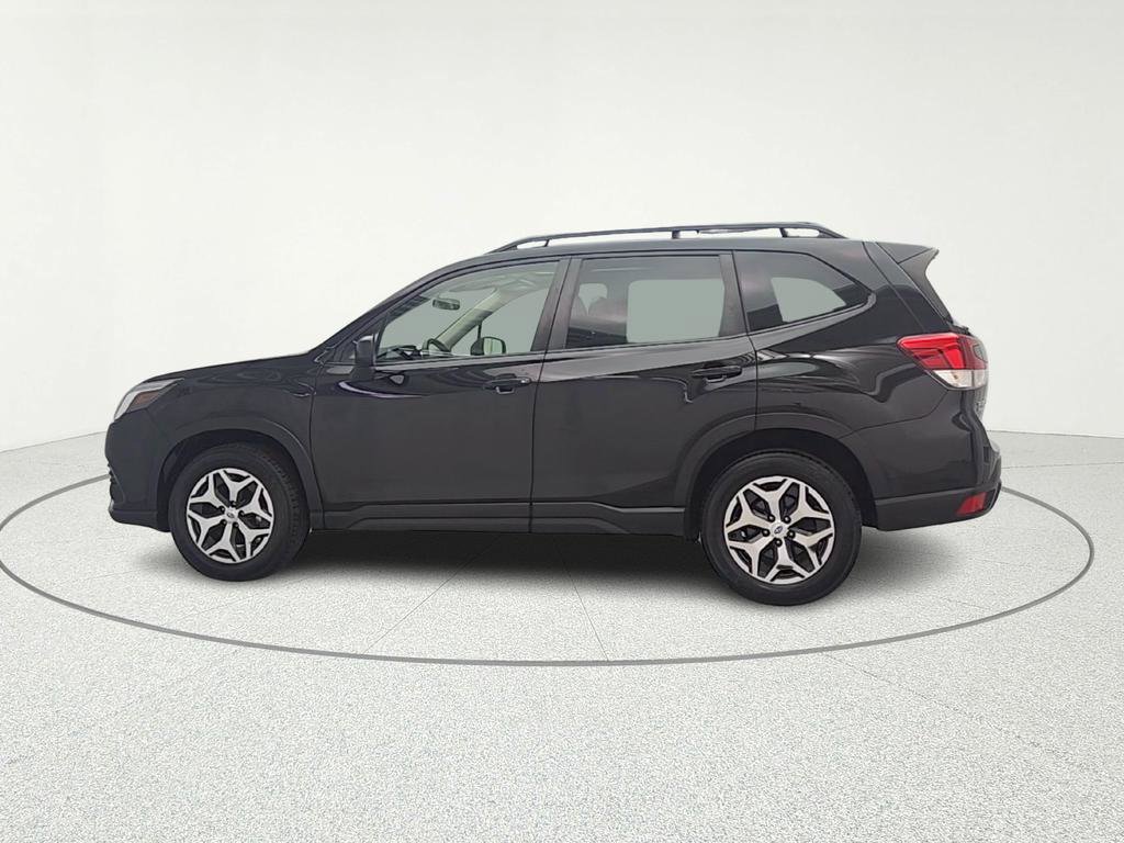 Used 2022 Subaru Forester Premium image 4