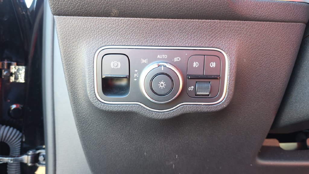 Certified 2025 Mercedes-Benz GLB 250 4MATIC image 13