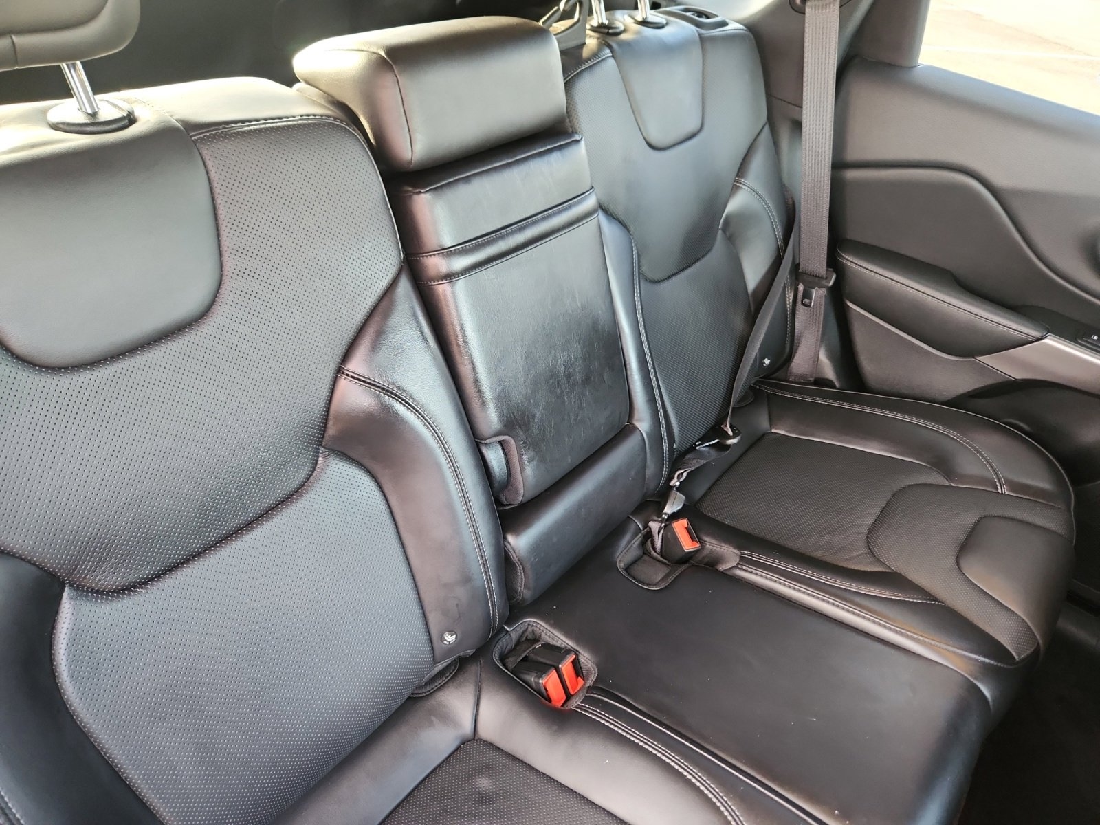 Used 2019 Jeep Cherokee Limited w/ Technology Group image 19