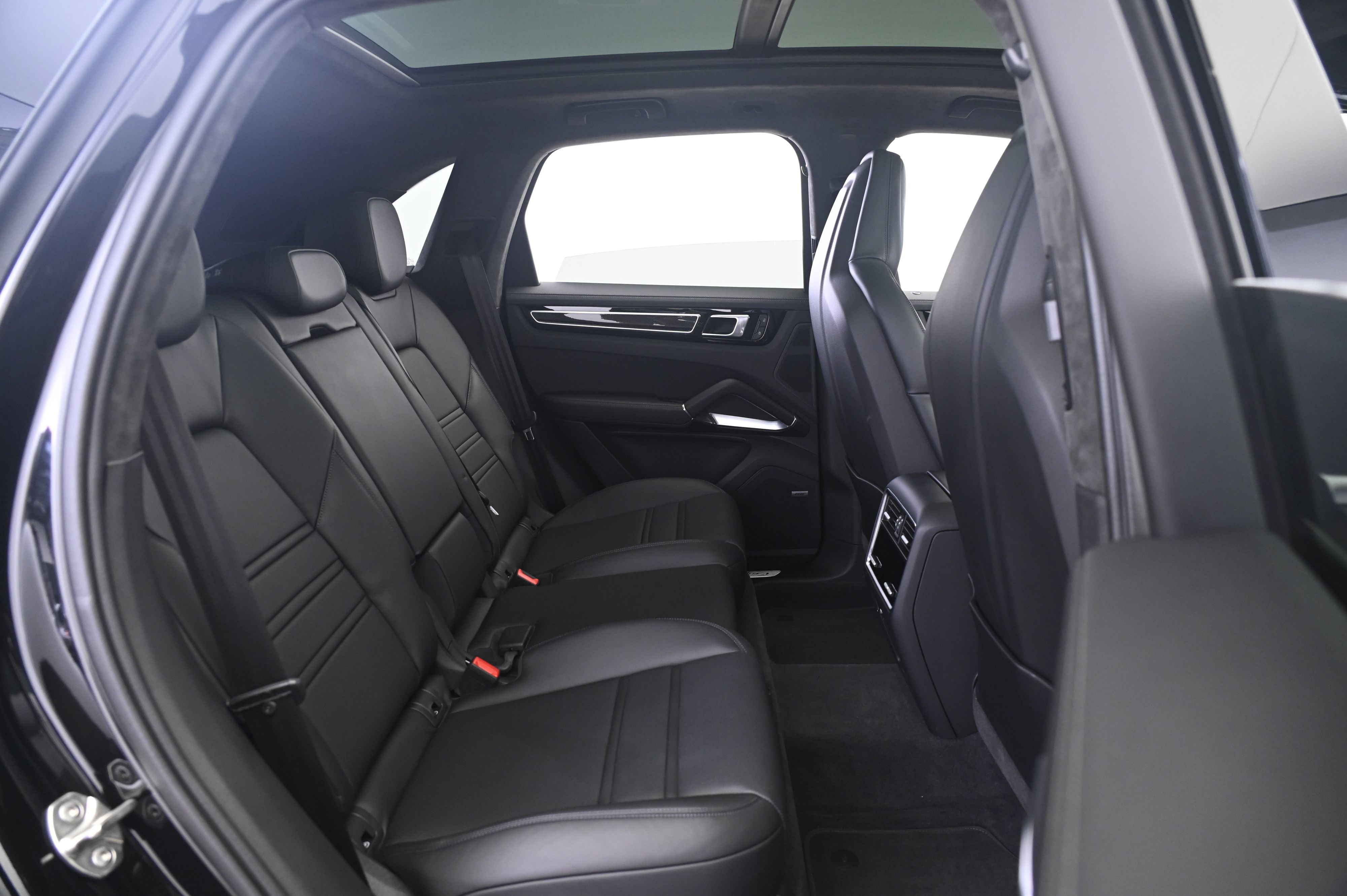 Used 2023 Porsche Cayenne Turbo AWD/4WD image 18