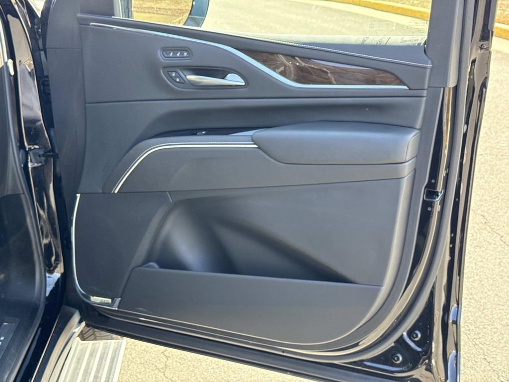 Used 2024 Cadillac Escalade Sport Platinum w/ LPO, ONYX Package image 10