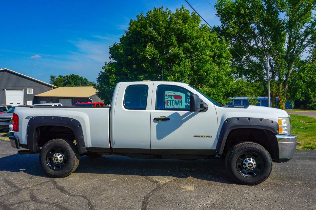 Used 2011 Chevrolet Silverado 2500 W/T w/ Snow Plow Prep Package AWD/4WD image 2
