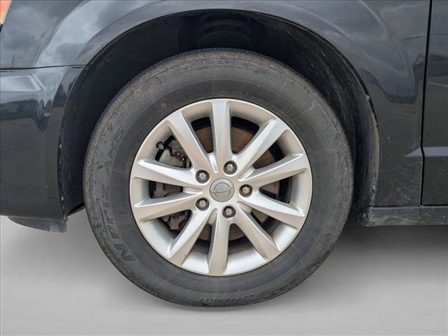 Used 2016 Chrysler Town & Country Limited Platinum image 18
