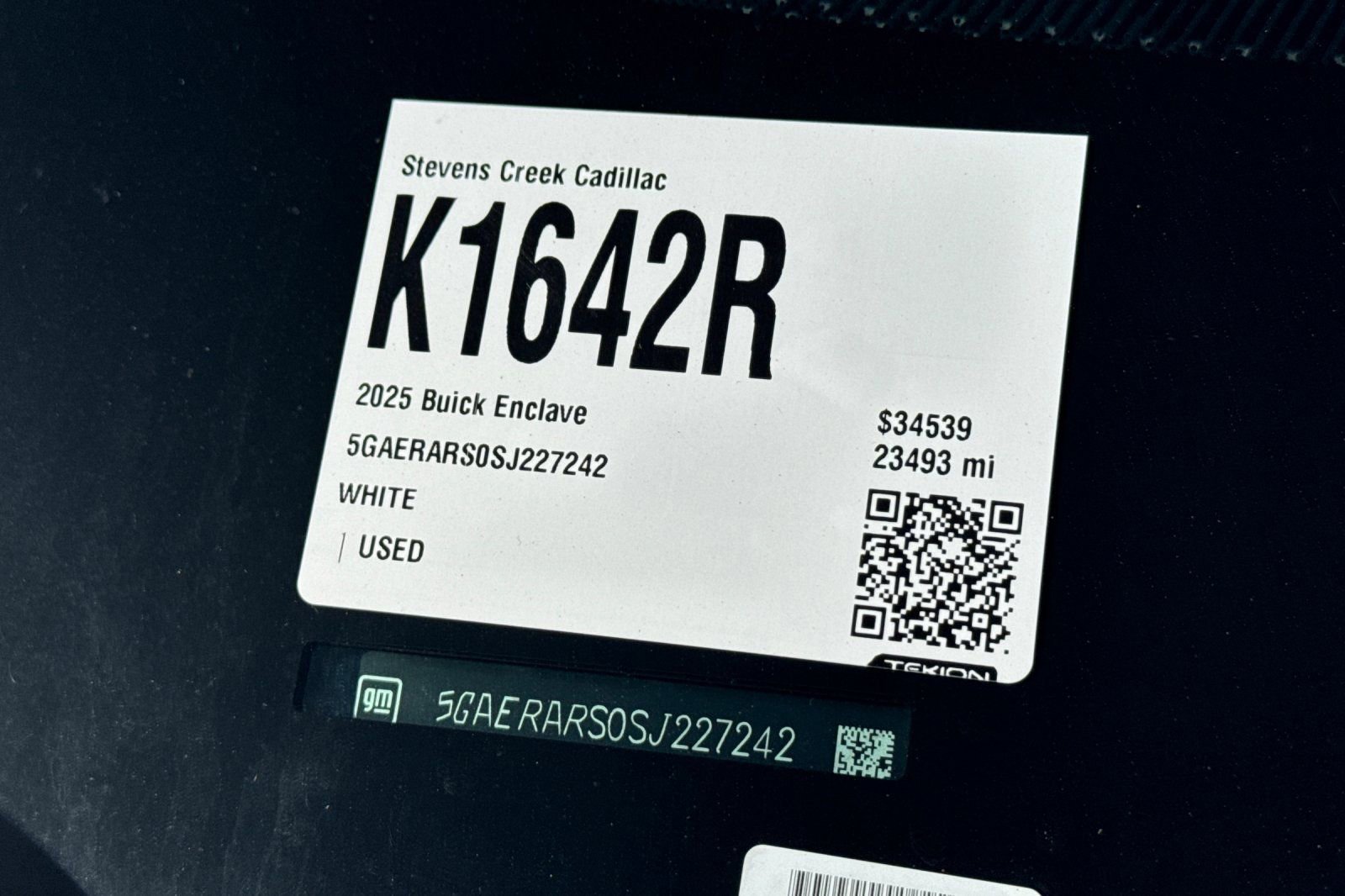 Used 2025 Buick Enclave Preferred image 2