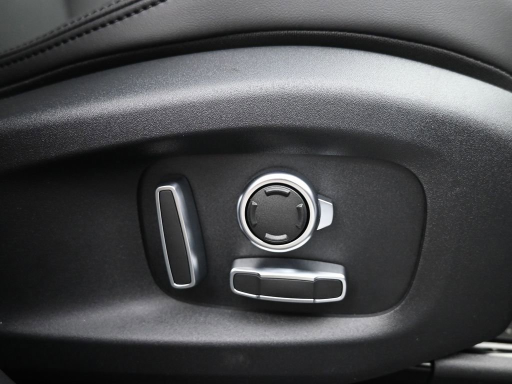 New 2026 Jaguar F-PACE R-Dynamic S image 12