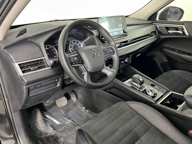 Used 2024 Mitsubishi Outlander SE image 21