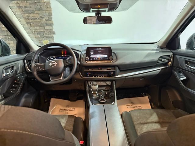 Certified 2025 Nissan Rogue SV image 28