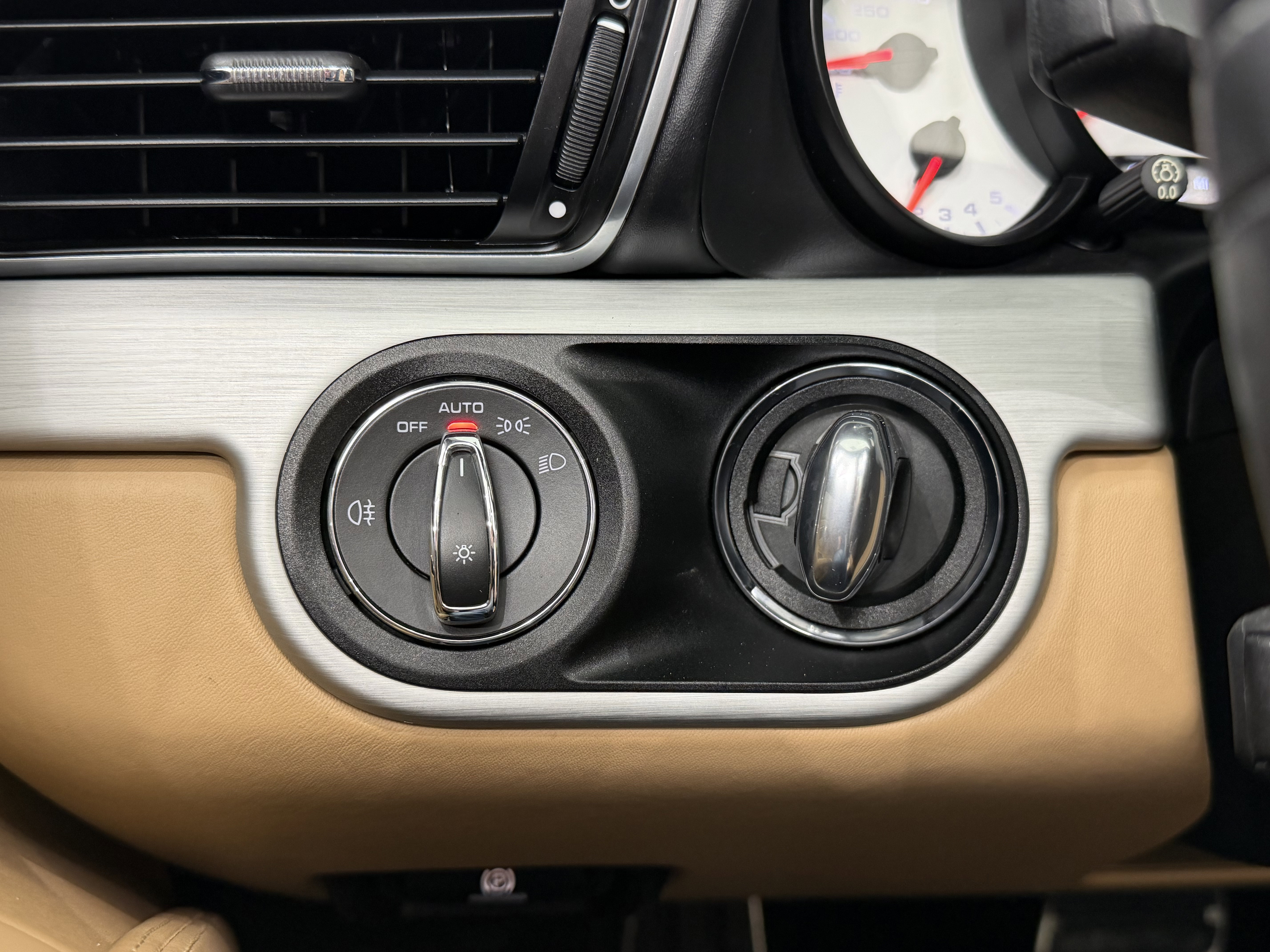 Certified 2016 Porsche 911 Targa 4S image 46