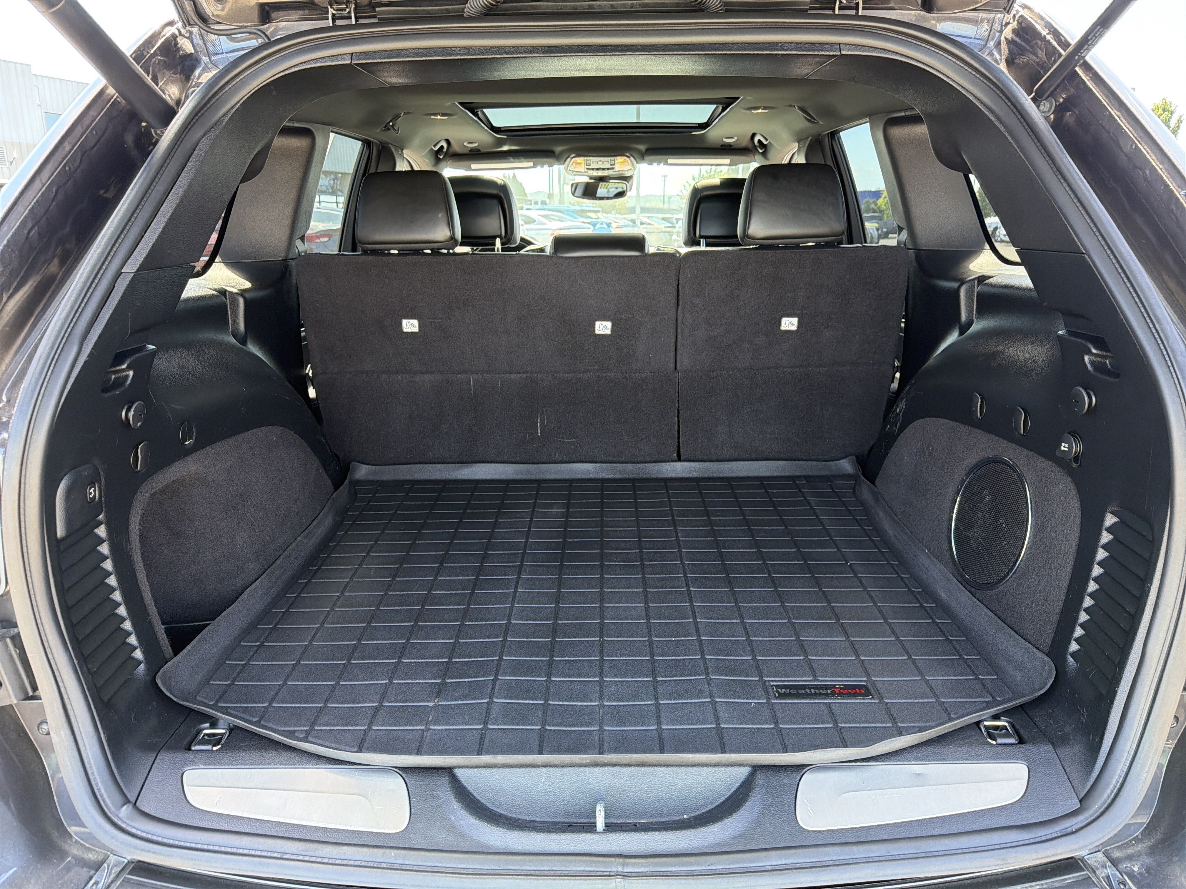 Used 2019 Jeep Grand Cherokee Overland AWD/4WD image 4