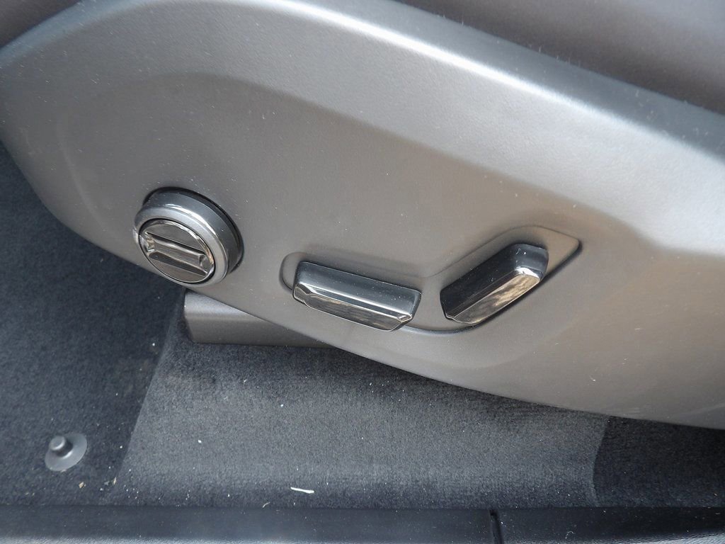 New 2025 Volvo XC90 T8 Plus w/ Protection Package Premier image 9