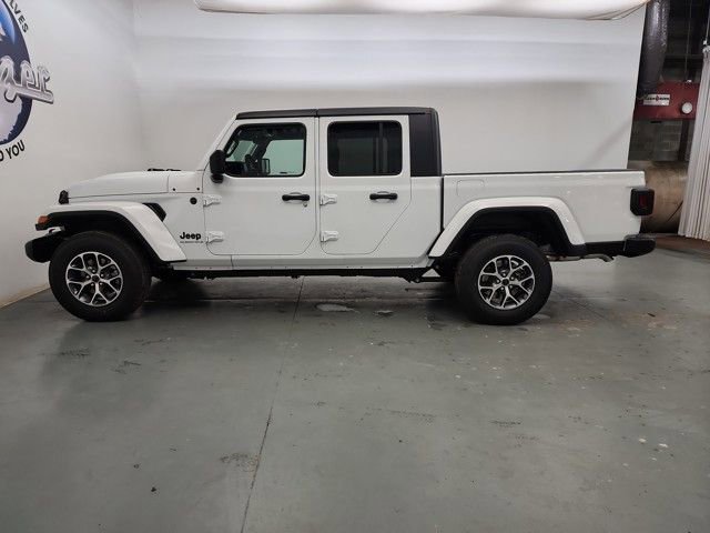 New 2025 Jeep Gladiator Sport image 5