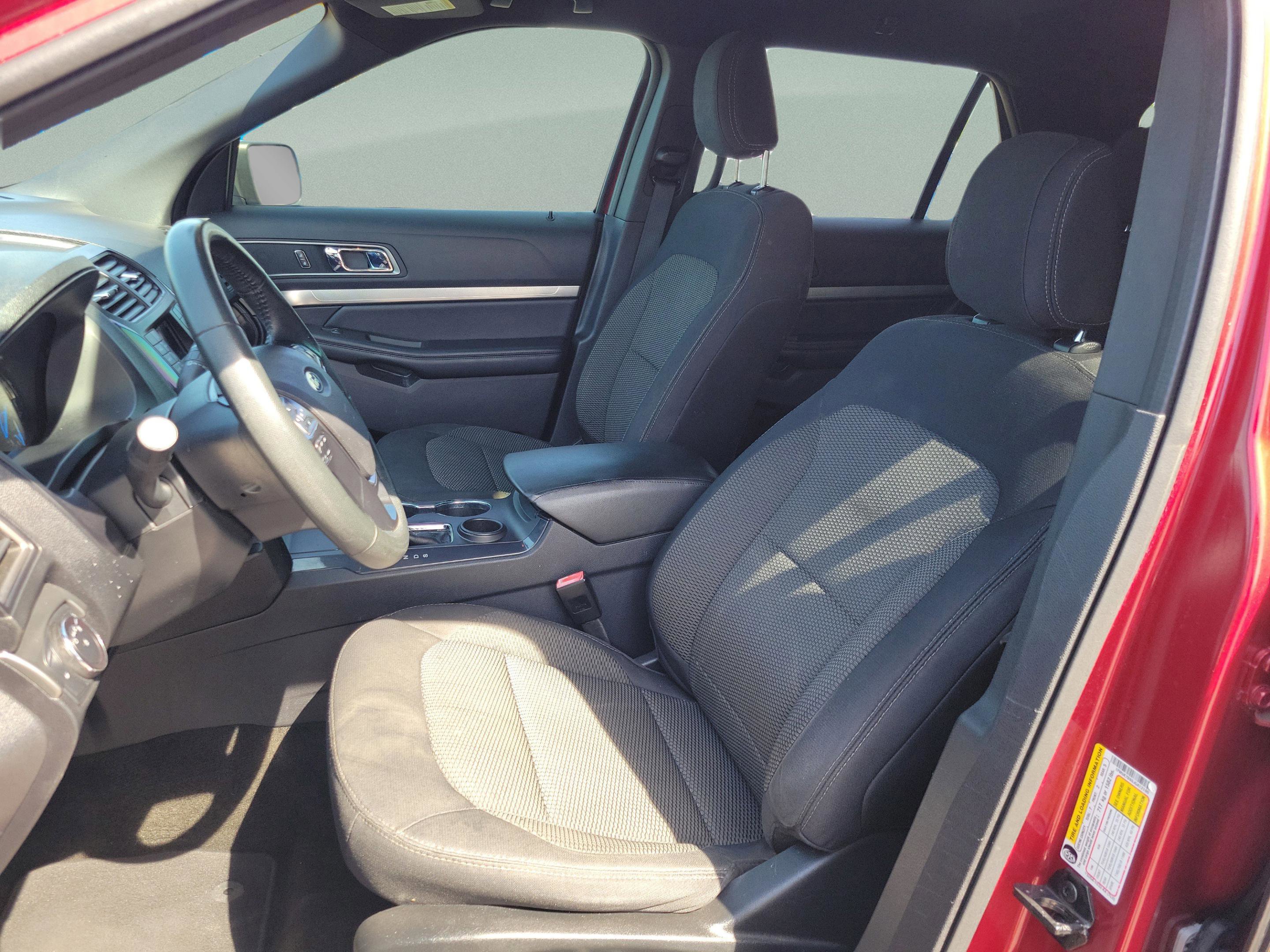 Used 2018 Ford Explorer XLT FWD image 17